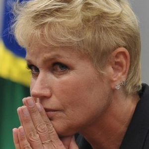 Há quatro dias, Xuxa Meneghel pediu orações para a mãe, dona Alda: 'Rezem por minha guerreira, minha Aldinha. Obrigada e que Deus dê em dobro a vocês'