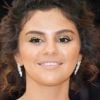 Alguns fãs de Selena Gomez ficaram impressionados com a maquiagem da atriz e disseram que ela havia exagerado no bronze