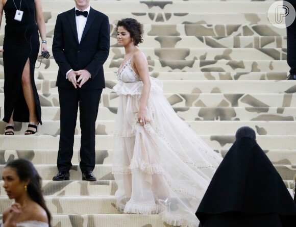 Selena Gomez foi clicada no Metropolitan Museum of Art, em Nova York