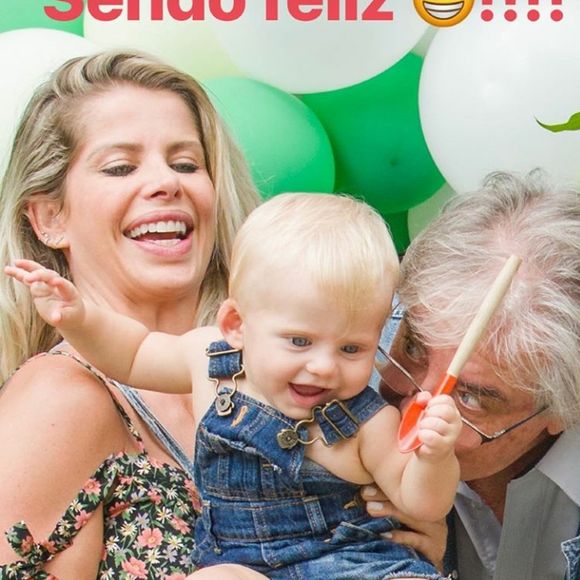 Karina Bacchi comemorou os 9 meses do filho, Enrico, ao lado do pai, Ítalo