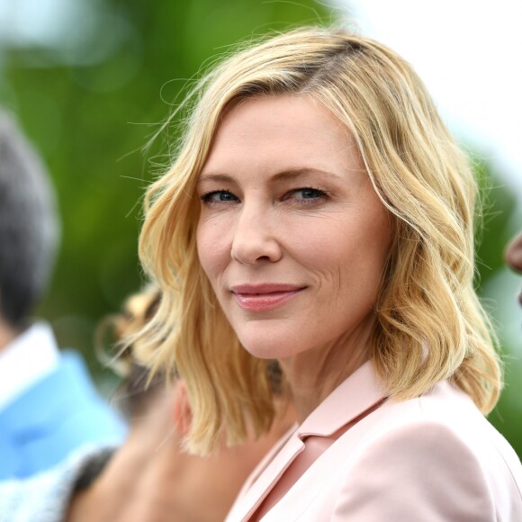 Cate Blanchett ponderou sobre os temas que foram colocado em pauta relacionados aos movimentos feministas e a luta pela igualdade de gêneros no mercado de entretenimento: 'A Palma de Ouro não é o prêmio Nobel da Paz'
