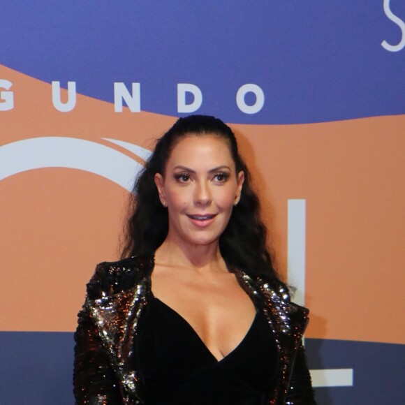 Fabiula Nascimento veste calça Brunetto de R$ 1,598 e Rosa Chá na festa de lançamento da nova novela "Segundo Sol", que aconteceu dia 8 de maio de 2018