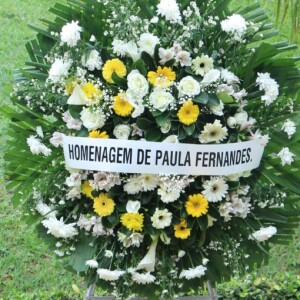 Mãe de Xuxa, dona Alda, ganhou coroa de flores de Paula Fernandes