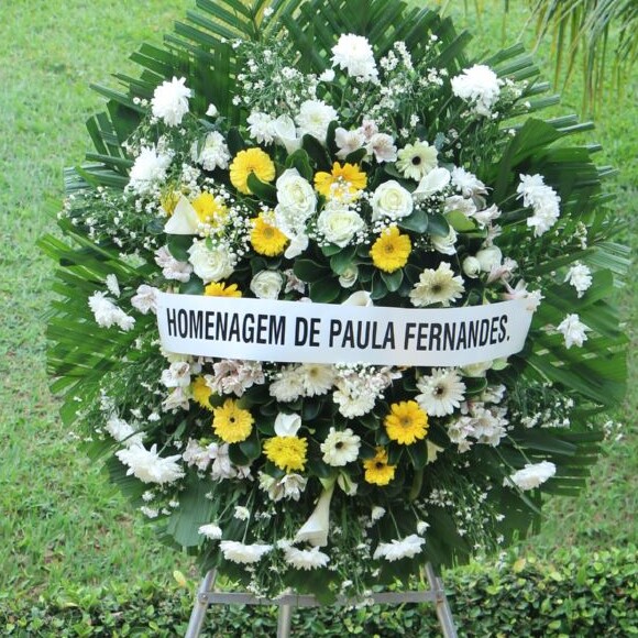 Mãe de Xuxa, dona Alda, ganhou coroa de flores de Paula Fernandes
