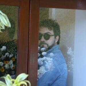 Padre Fábio de Melo também foi ao velório e enterro da mãe de Xuxa, dona Alda