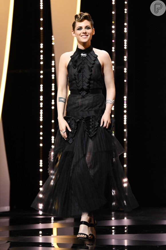 Kristen Stewart também prestigiou a exibição do filme com uma produção da grife Chanel no Festival de Cannes 2018 