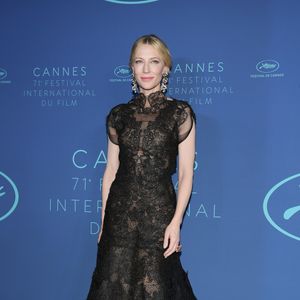 
Cate Blanchett, presidente do júri na 71ª edição do Festival de Cannes em 2018, com um vestido de renda Armani Privé
