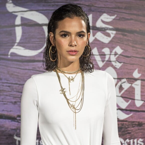 Bruna Marquezine foi elogiada por fã por interpretação na novela 'Deus Salve o Rei'