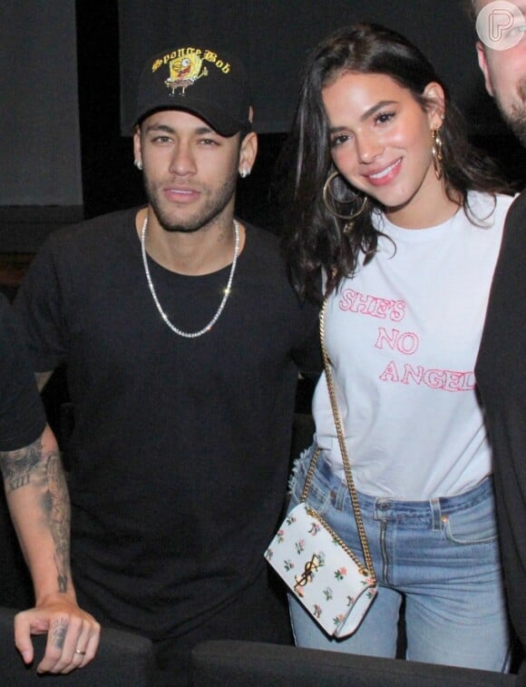 Bruna Marquezine afirma que Neymar está focando para estar 100% preparado para a Copa do Mundo, na Rússia: 'Eu tenho 22, ele tem 26, ele está prestes a jogar uma Copa, eu estou gravando uma novela. Essa não é uma questão no relacionamento e nem tem por que ser'