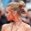 Veja detalhes do penteado usado por Stella Maxwell na exibição de 'Sorry Angel', em Cannes, nesta quarta-feira, 10 de maio de 2018