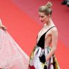 A atriz Amber Heard usou produção de festa by Maison Valentino na exibição de 'Sorry Angel', em Cannes, nesta quarta-feira, 10 de maio de 2018