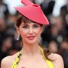 Frédérique Bel apostou na tendência dos chapéus para a exibição de 'Sorry Angel', em Cannes, nesta quarta-feira, 10 de maio de 2018