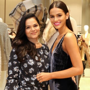 'Vai ser o primeiro Dia das Mães da minha vida que não estarei com ela. Vou para o Festival de Cannes trabalhar', disse Bruna Marquezine ao Purepeople, afirmando ter adiantado a comemoração com Neide