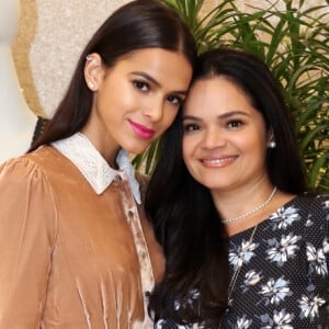 Bruna Marquezine e a mãe, Neide, não conseguem fazer muitos programas juntas: 'A minha rotina é muito agitada e nossos horários nunca são os mesmos'