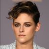 Destaque no olhar da Kristen Stewart no Festival de Cannes 2018, o olho esfumado pode ser usado de dia e de noite e, em entrevista para o Purepeople, a maquiadora Robs Menezes ensina o passo a passo