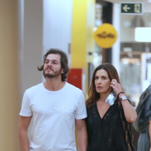 Fátima Bernardes e Túlio Gadêlha embarcaram juntos no aeroporto do Galeão, no Rio de Janeiro