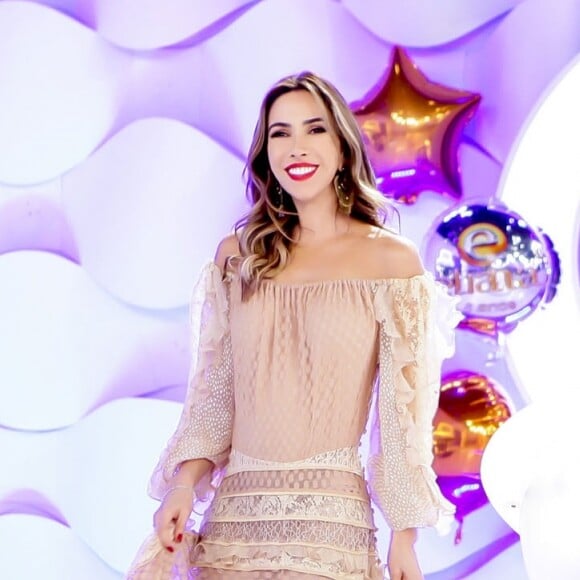 Patricia Abravanel se divertiu em família ao comemorar mais um mês de vida da filha caçula, Jane