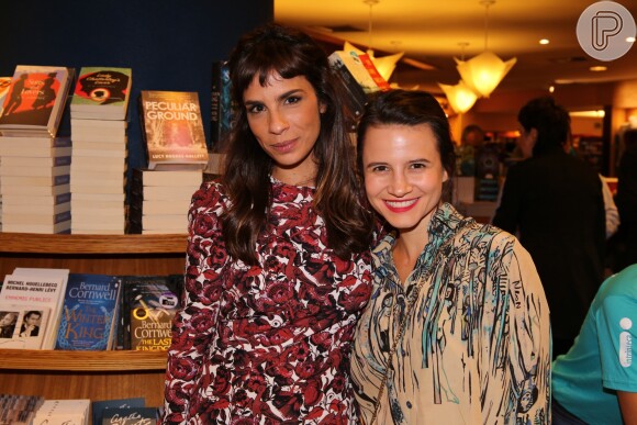 Maria Ribeiro com Bianca Comparato no lançamento de seu novo livro, em São Paulo