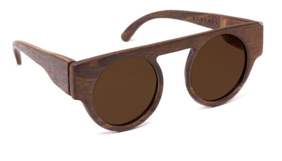 A moda consciente oferece produtos biodegradáveis como o óculos da Zerezes que está a venda no site por R$450,00