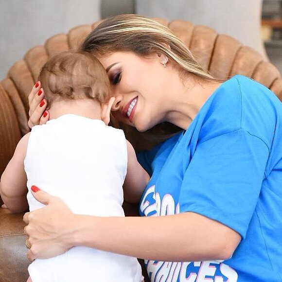 Andressa Suita pondera sobre maternidade: 'Só de você ter a maior responsabilidade do mundo de cuidar de um ser tão pequenino e saber que ele depende extremamente de você, é muito bom'