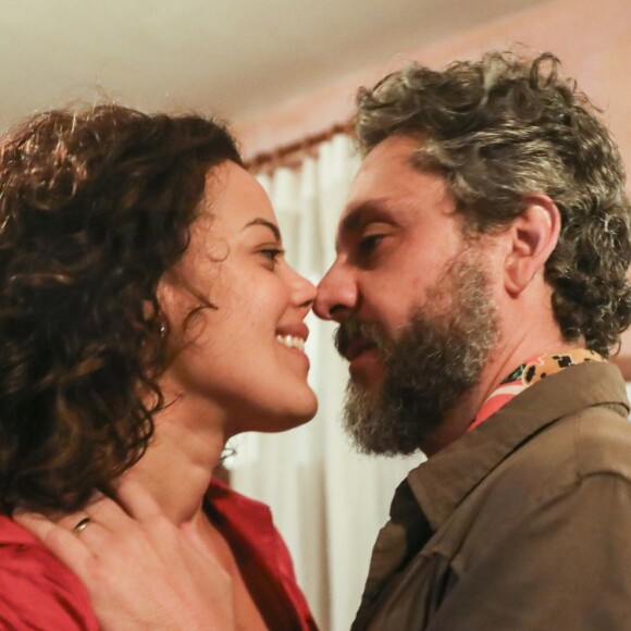 Pedro (Alexandre Nero) humilha e demite Joana (Maeve Jinkings) nos próximos capítulos da supersérie 'Onde Nascem os Fortes': 'Acabou. Você até que não era ruim de cama, mas já deu para o gasto'