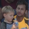 'O moleque parece o pai', escreveu Neymar na foto em que Carol Dantas postou com o filho dos dois