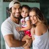 Casada com Hugo Moura, Deborah Secco não vê problemas em compartilhar fotos e vídeos da filha na web