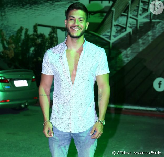 Arthur Aguiar se reúne com atores em festa de encerramento da novela 'O Outro Lado do Paraíso', no Beach Club na Barra da Tijuca, zona oeste do Rio de Janeiro, na noite desta sexta-feira, 11 de maio de 2018
