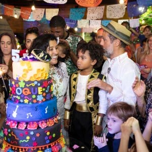 Regina Casé comemorou aniversário do filho no Centro Cultural Goiabeira Coisa e Tal, na Barra da Tijuca, Zona Oeste do Rio de Janeiro, nesta sexta-feira, 11 de maio de 2018