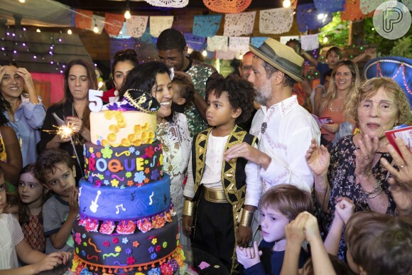 Regina Casé comemorou aniversário do filho no Centro Cultural Goiabeira Coisa e Tal, na Barra da Tijuca, Zona Oeste do Rio de Janeiro, nesta sexta-feira, 11 de maio de 2018