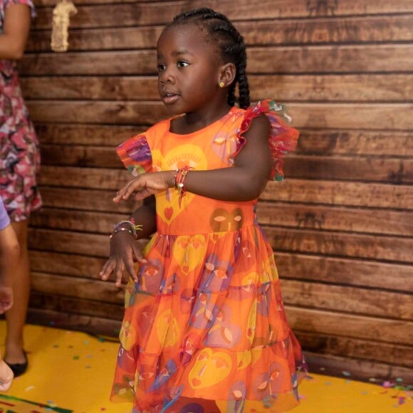 Títi se diverte na pista de dança