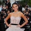 Bruna Marquezine chamou atenção da mídia estrangeira ao passar pelo tapete vermelho do Festival de Cannes neste final de semana