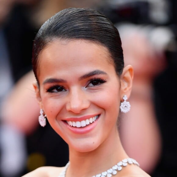 Bruna Marquezine mais uma vez ganhou a mídia estrangeira ao participar do Festival de Cannes