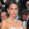 Bruna Marquezine optou por uma produção clássica no último domingo (13) no Festival de Cannes 2018