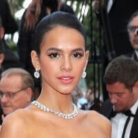 Colar de R$ 3 milhões, poás, animal print: veja os looks de Marquezine em Cannes