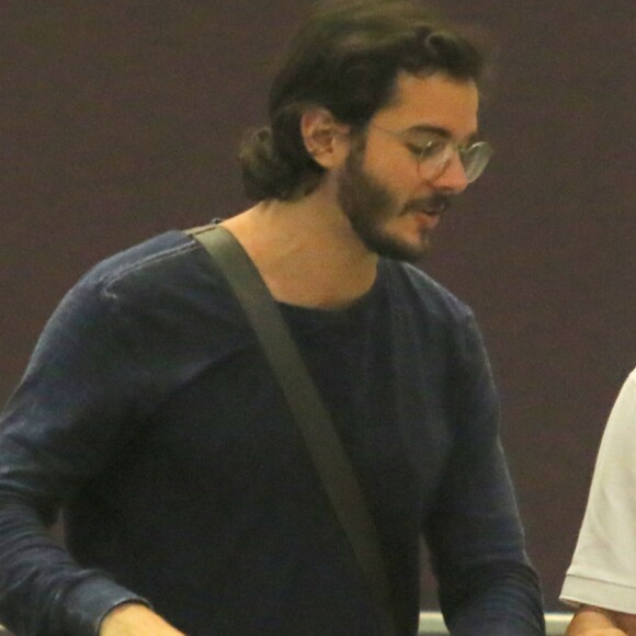 Túlio Gadêlha fez piada sobre o tamanho das malas ao embarcar com Fátima Bernardes para os Estados Unidos