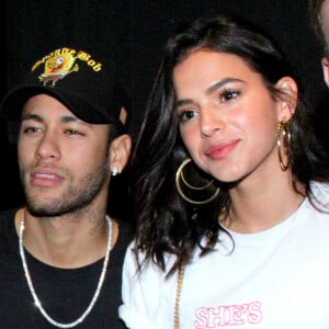 Bruna Marquezine e Neymar se divertiram durante os bastidores da campanha da C&A