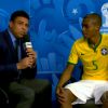 No dia 24 de junho, o ex-jogador apareceu durante entrevista com o camisa % da Seleção, Fernandinho, sem o anel de noivado