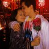 Larissa Manoela deu flores para o namorado, Leo Cidade, ao comemorar cinco meses de relacionamento