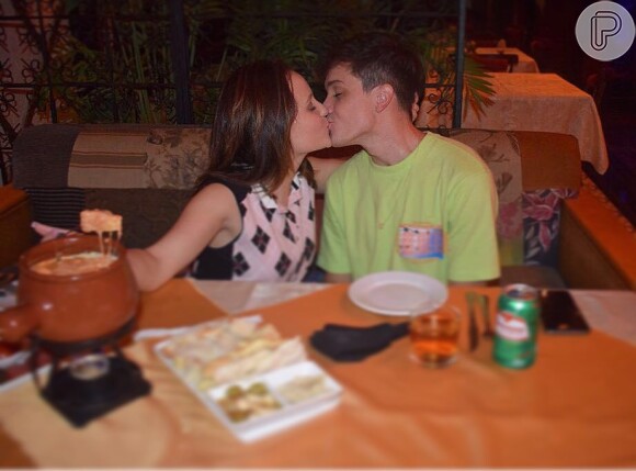Juntos há 5 meses, Larissa Manoela e Leo Cidade curtiram noite romântica
