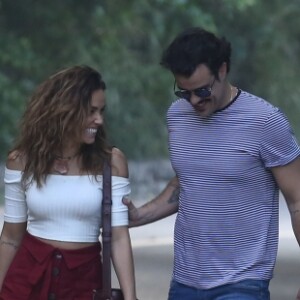 Joaquim Lopes é fotografado com Juliane Araújo em restaurante nesta segunda-feira, dia 14 de maio de 2018