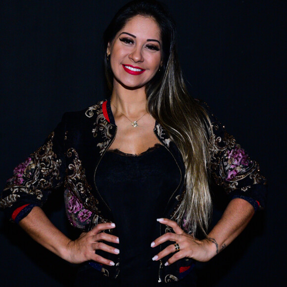 Mayra Cardi, grávida de 4 meses, foi conferir o primeiro show de Cleo em São Paulo, nesta terça-feira, 15 de maio de 2018