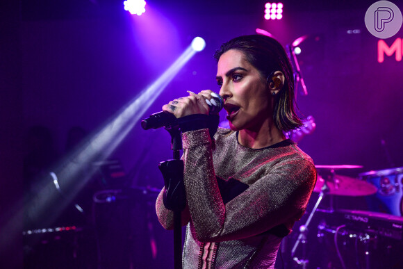 Cleo estreou no palco como cantora em um pocket show em São Paulo, nesta terça-feira, 15 de maio de 2018