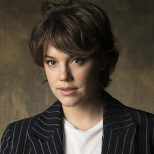 Alice Wegmann fala que assim como a sua personagem Maria na série 'Onde Nascem os Fortes', acredita que uma pessoa pode ser apaixonar por dois amores ao mesmo tempo. 'Acho superpossível. É um caminho que ela nunca imaginou, então é tudo e uma surpresa. Simplício vai chegando e ele está mais apaixonado que ela e vai cedendo aos poucos e construindo as histórias deles. Tem emocionado muito as pessoas por ser uma história muito intensa. O que ela sente pelo Hermano é muito rapidinho e intenso'