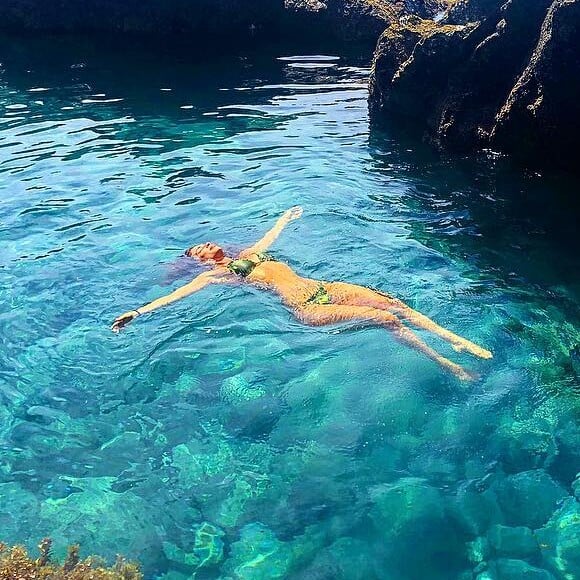 Grazi Massafera exibiu toda sua boa forma de biquíni em Fernando de Noronha