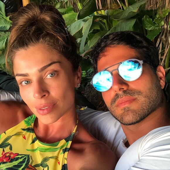 Grazi Massafera está curtindo férias com namorado, Patrick Bulus, em Fernando de Noronha