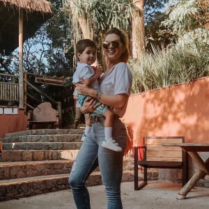 Mãe de Lucca, de 2 anos, Aline Gotschalg brincou sobre aumentar a família