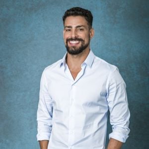 Cauã Reymond aprimorou visão feminista com atrizes em série da Globo em entrevista ao Purepeople nesta quarta-feira, dia 16 de maio de 2018