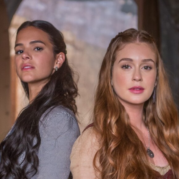 Amália (Marina Ruy Barbosa) avança em Catarina (Bruna Marquezine) ao descobrir ter sido vítima de armação da vilã nos próximos capítulos da novela 'Deus Salve o Rei' antecipa o colunista de TV Daniel Castro nesta quinta-feira, 17 de maio de 2018