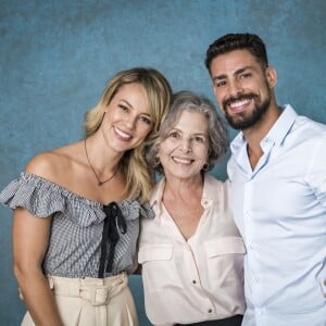 Paola Oliveira, Irene Ravach e Cauã Reymond durante encontro dos diretores e autores com o elenco da novela 'Belíssima'